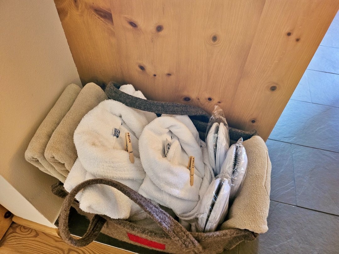 多洛米蒂住宿 拉加奇奧山居酒店 Lagació Hotel Mountain Residence。適合家庭的雙臥室公寓房型、有配備齊全的小廚房、含早餐、可自助洗衣。