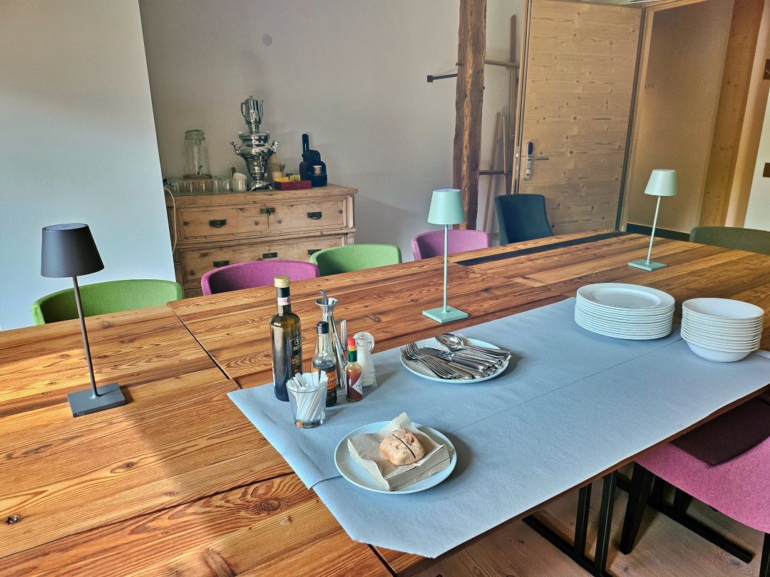 多洛米蒂住宿 拉加奇奧山居酒店 Lagació Hotel Mountain Residence。適合家庭的雙臥室公寓房型、有配備齊全的小廚房、含早餐、可自助洗衣。