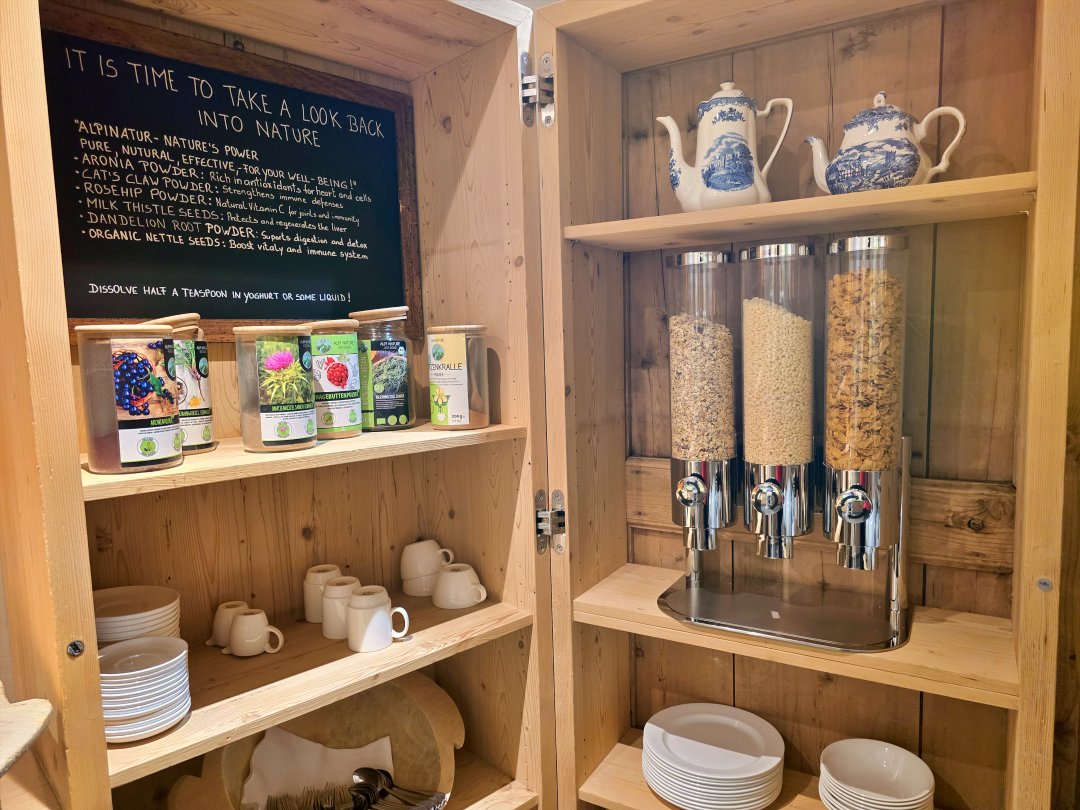 多洛米蒂住宿 拉加奇奧山居酒店 Lagació Hotel Mountain Residence。適合家庭的雙臥室公寓房型、有配備齊全的小廚房、含早餐、可自助洗衣。
