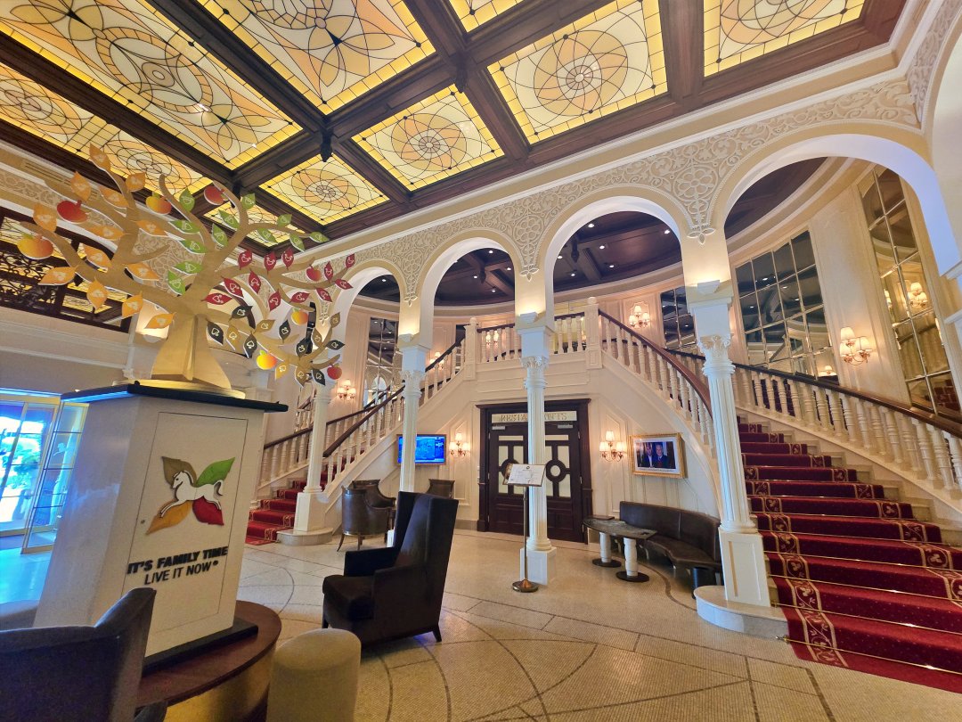 多洛米蒂 Ortisei 住宿 Cavallino Bianco Family Spa Grand Hotel。堪稱多洛米蒂版Clubmed的住宿，超級適合家庭和親子渡假