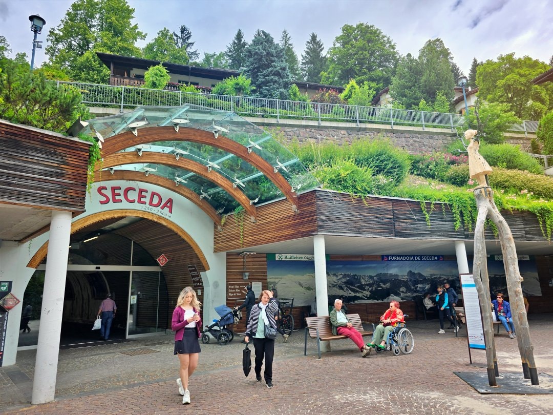 義大利多洛米蒂景點 Seceda 西塞達。獨特鋸齒狀的刀鋒山,是多洛米蒂人氣最高的必訪景點 - 第2張圖 義大利多洛米蒂景點 Seceda 西塞達。獨特鋸齒狀的刀鋒山,是多洛米蒂人氣最高的必訪景點