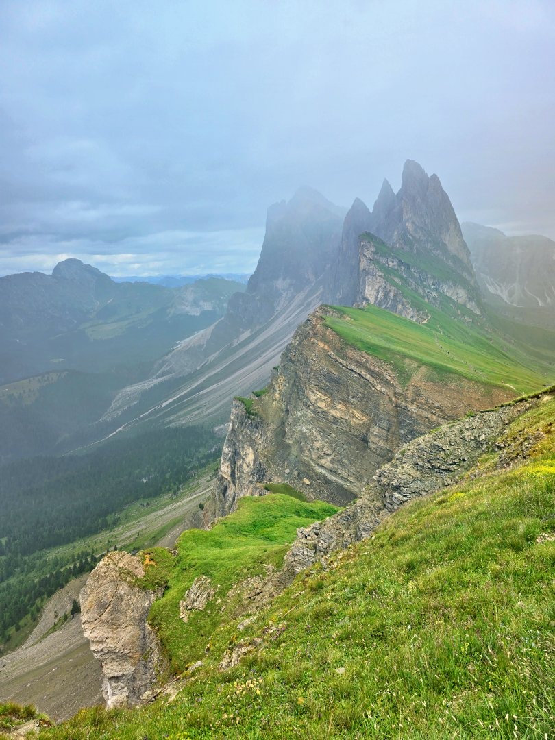 義大利多洛米蒂景點 Seceda 西塞達。獨特鋸齒狀的刀鋒山,是多洛米蒂人氣最高的必訪景點 - 第8張圖 義大利多洛米蒂景點 Seceda 西塞達。獨特鋸齒狀的刀鋒山,是多洛米蒂人氣最高的必訪景點