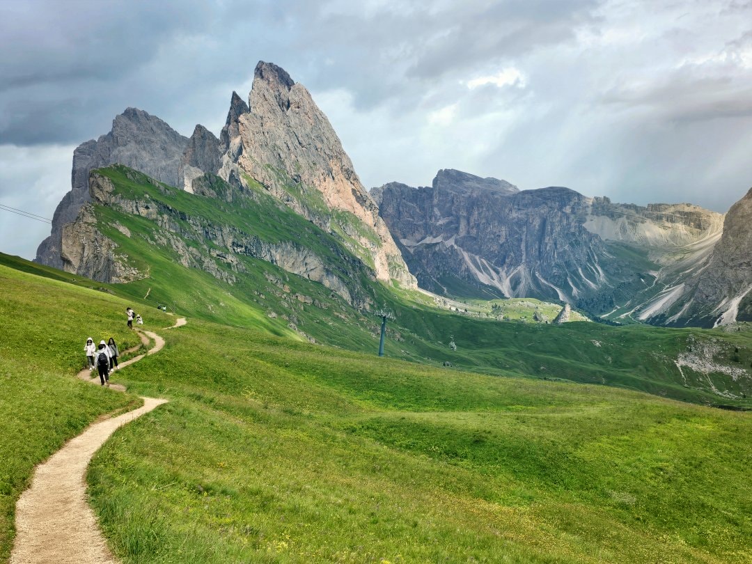 義大利多洛米蒂景點 Seceda 西塞達。獨特鋸齒狀的刀鋒山,是多洛米蒂人氣最高的必訪景點 - 第10張圖 義大利多洛米蒂景點 Seceda 西塞達。獨特鋸齒狀的刀鋒山,是多洛米蒂人氣最高的必訪景點