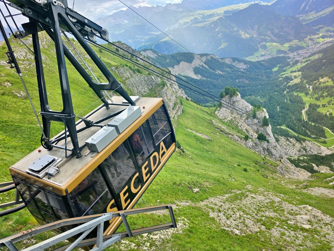 義大利多洛米蒂景點 Seceda 西塞達。獨特鋸齒狀的刀鋒山，是多洛米蒂人氣最高的必訪景點