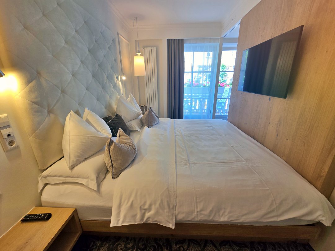 多洛米蒂 Ortisei 住宿 Cavallino Bianco Family Spa Grand Hotel。堪稱多洛米蒂版Clubmed的住宿，超級適合家庭和親子渡假
