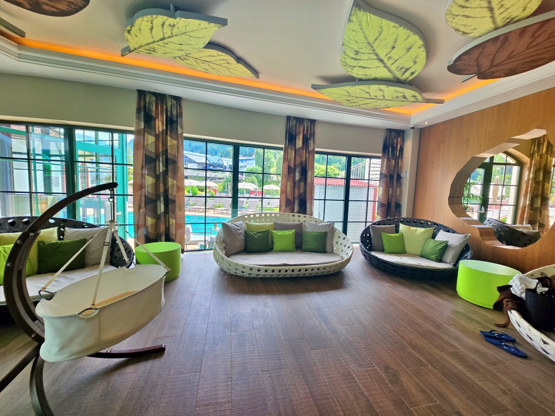 多洛米蒂 Ortisei 住宿 Cavallino Bianco Family Spa Grand Hotel。堪稱多洛米蒂版Clubmed的住宿，超級適合家庭和親子渡假