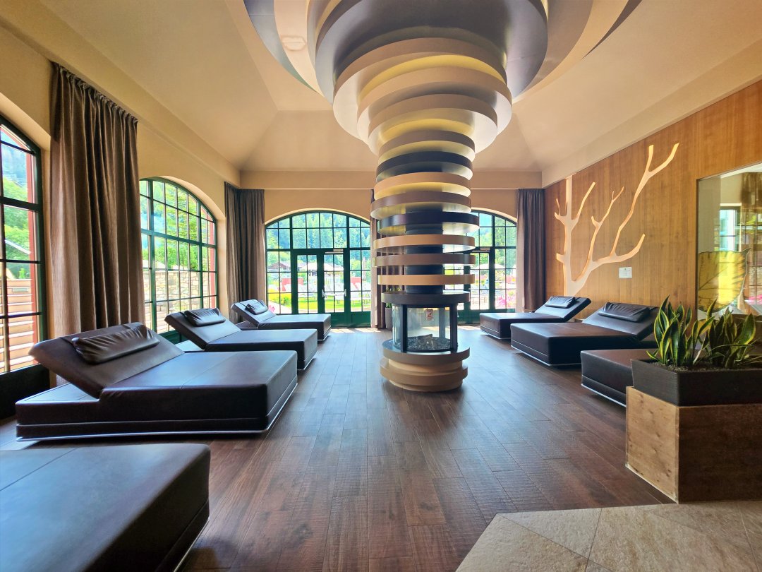 多洛米蒂 Ortisei 住宿 Cavallino Bianco Family Spa Grand Hotel。堪稱多洛米蒂版Clubmed的住宿，超級適合家庭和親子渡假