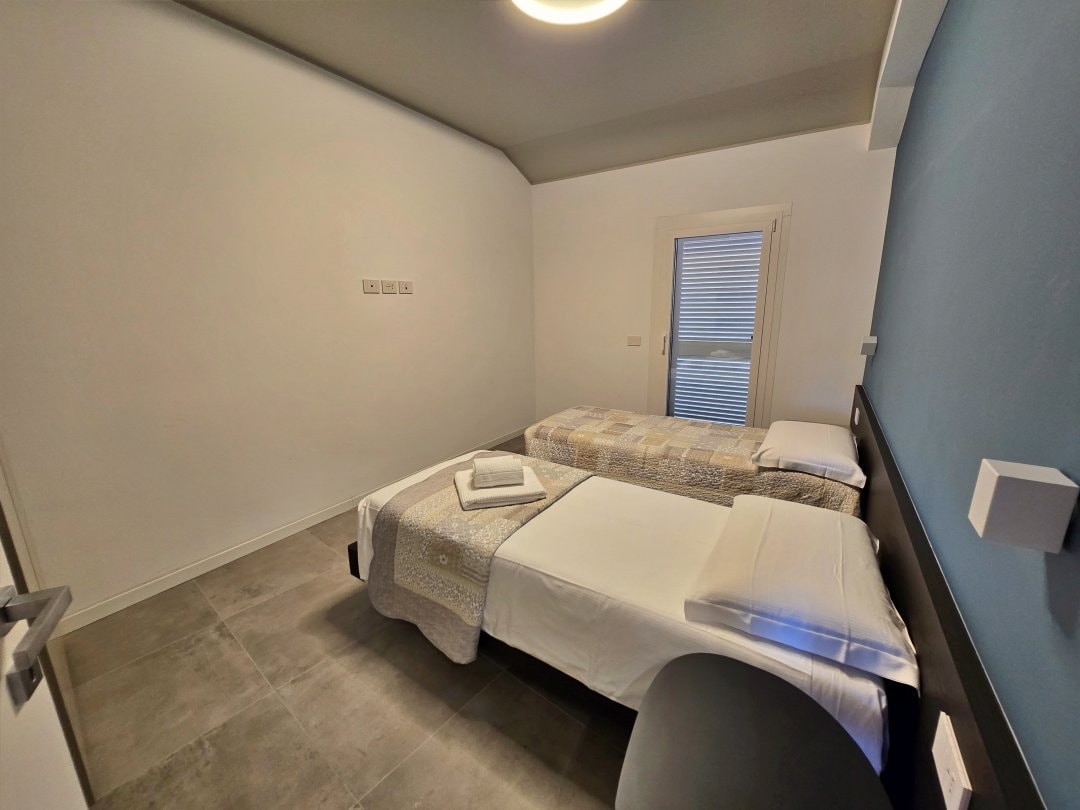義大利科莫湖瓦倫納Varenna住宿推薦。 Casa Posta 窗景超美的二房新穎湖景公寓，有廚房和洗衣機，地點很方便、距離主要景點超近。