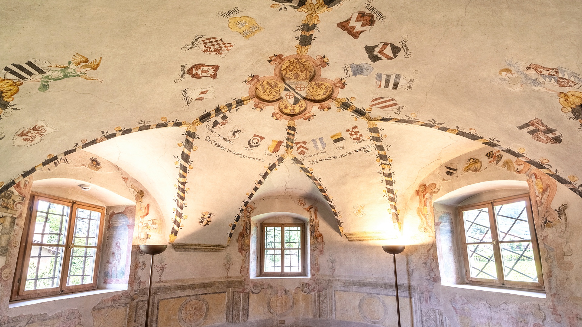 義大利 Bolzano 波札諾 Castel Mareccio/Maretsch Castle 馬雷奇城堡: 城市綠洲中的文藝復興古堡，靜謐與優雅兼具的隱世景點