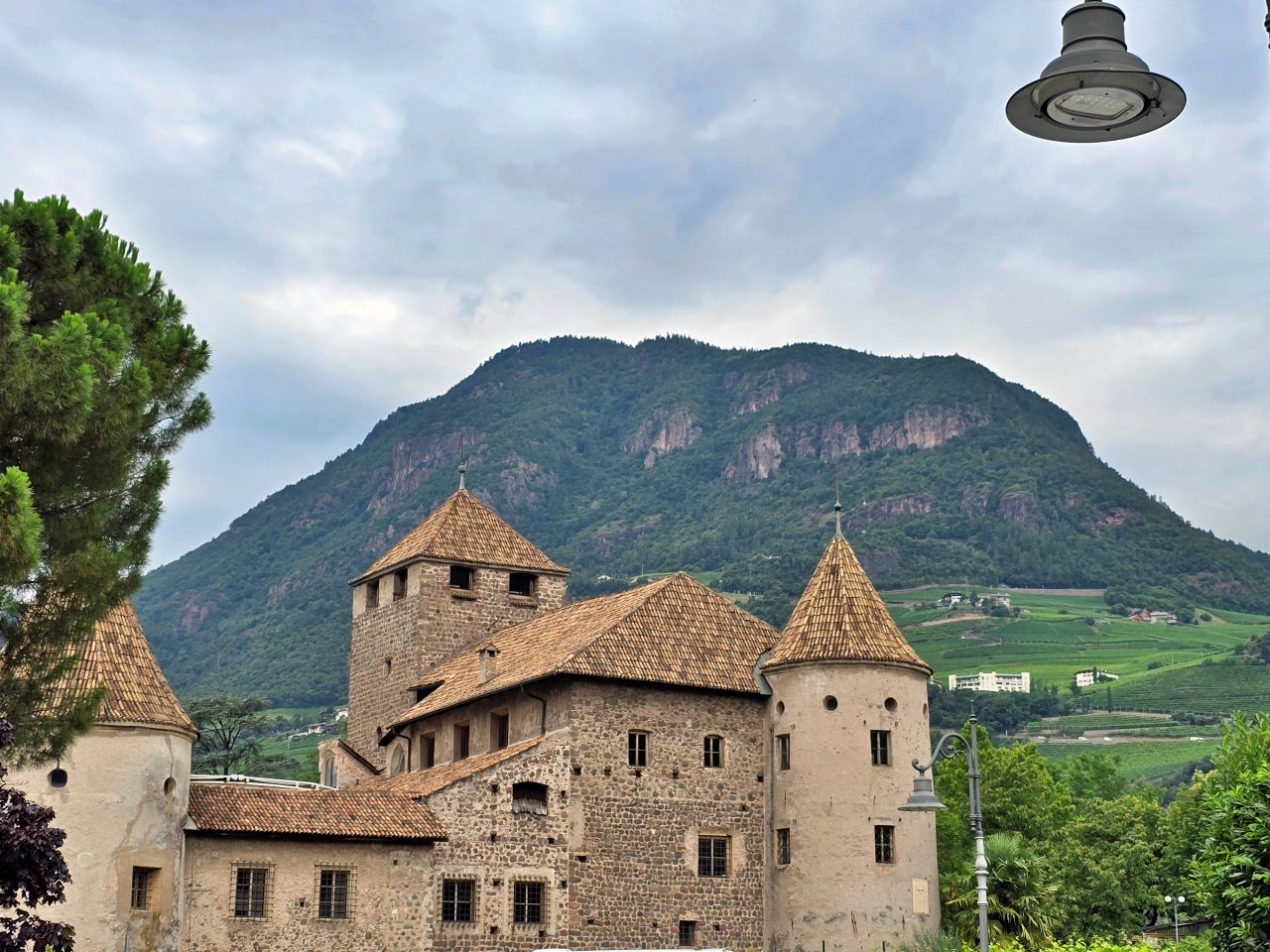 義大利 Bolzano 波札諾 Castel Mareccio/Maretsch Castle 馬雷奇城堡: 城市綠洲中的文藝復興古堡，靜謐與優雅兼具的隱世景點