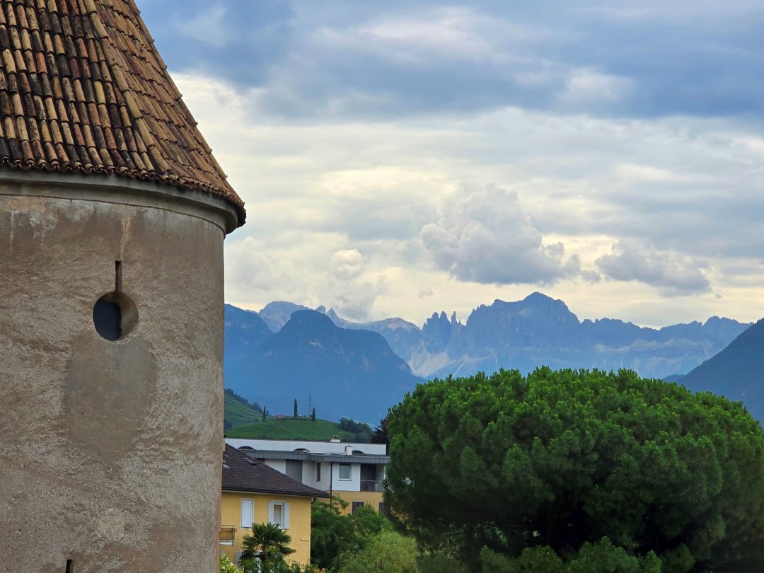 義大利 Bolzano 波札諾 Castel Mareccio/Maretsch Castle 馬雷奇城堡: 城市綠洲中的文藝復興古堡，靜謐與優雅兼具的隱世景點