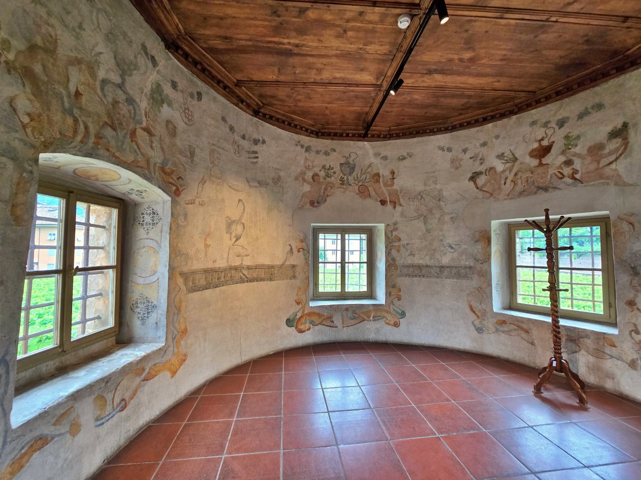 義大利 Bolzano 波札諾 Castel Mareccio/Maretsch Castle 馬雷奇城堡: 城市綠洲中的文藝復興古堡，靜謐與優雅兼具的隱世景點