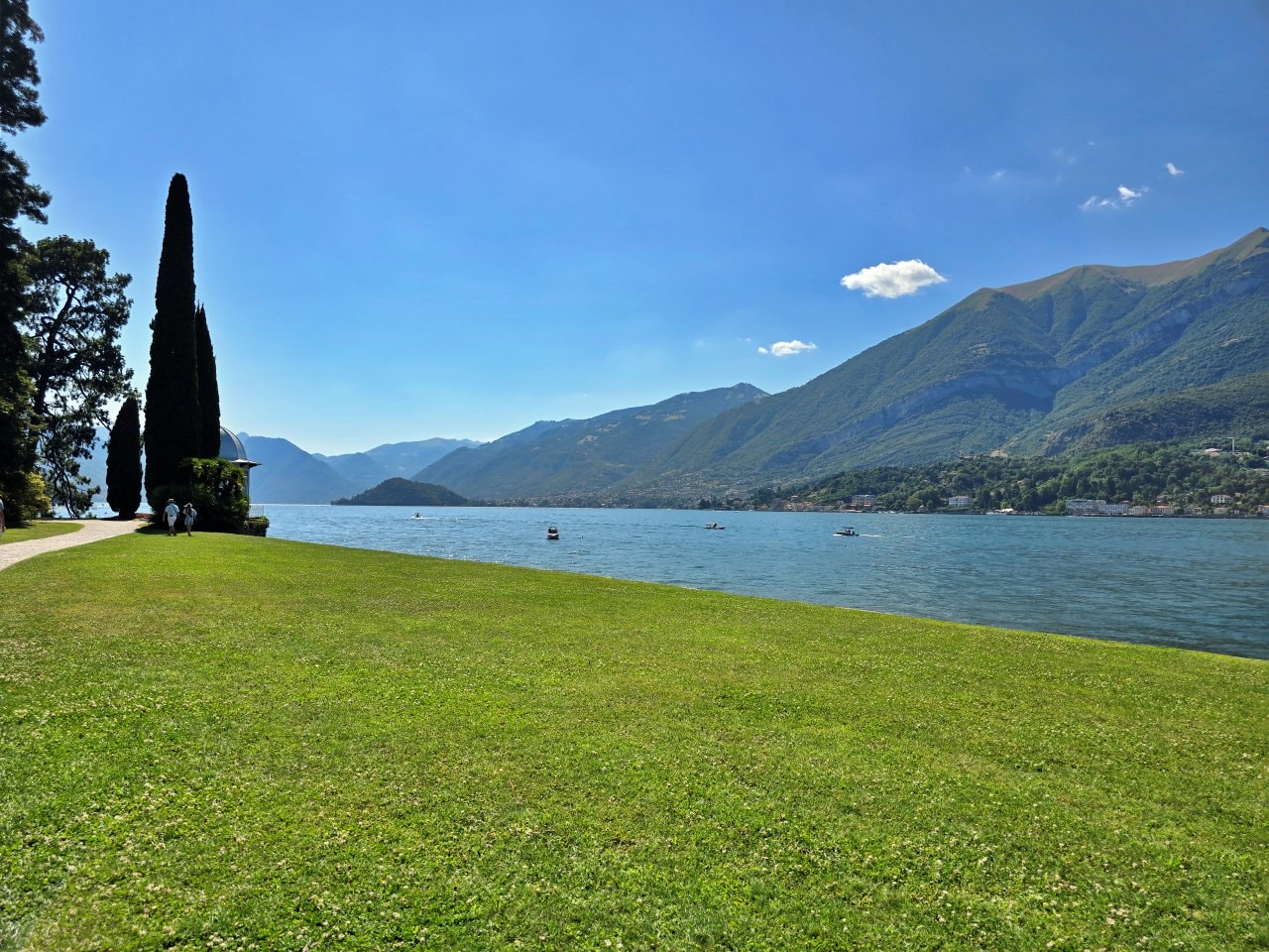貝拉焦小鎮 Bellagio 梅爾齊別墅花園 Giardini di Villa Melzi。科莫湖畔最美貴族花園,驚豔優雅植物園與摩爾風格小亭 - 第2張圖 貝拉焦小鎮 Bellagio 梅爾齊別墅花園 Giardini di Villa Melzi。科莫湖畔最美貴族花園,驚豔優雅植物園與摩爾風格小亭