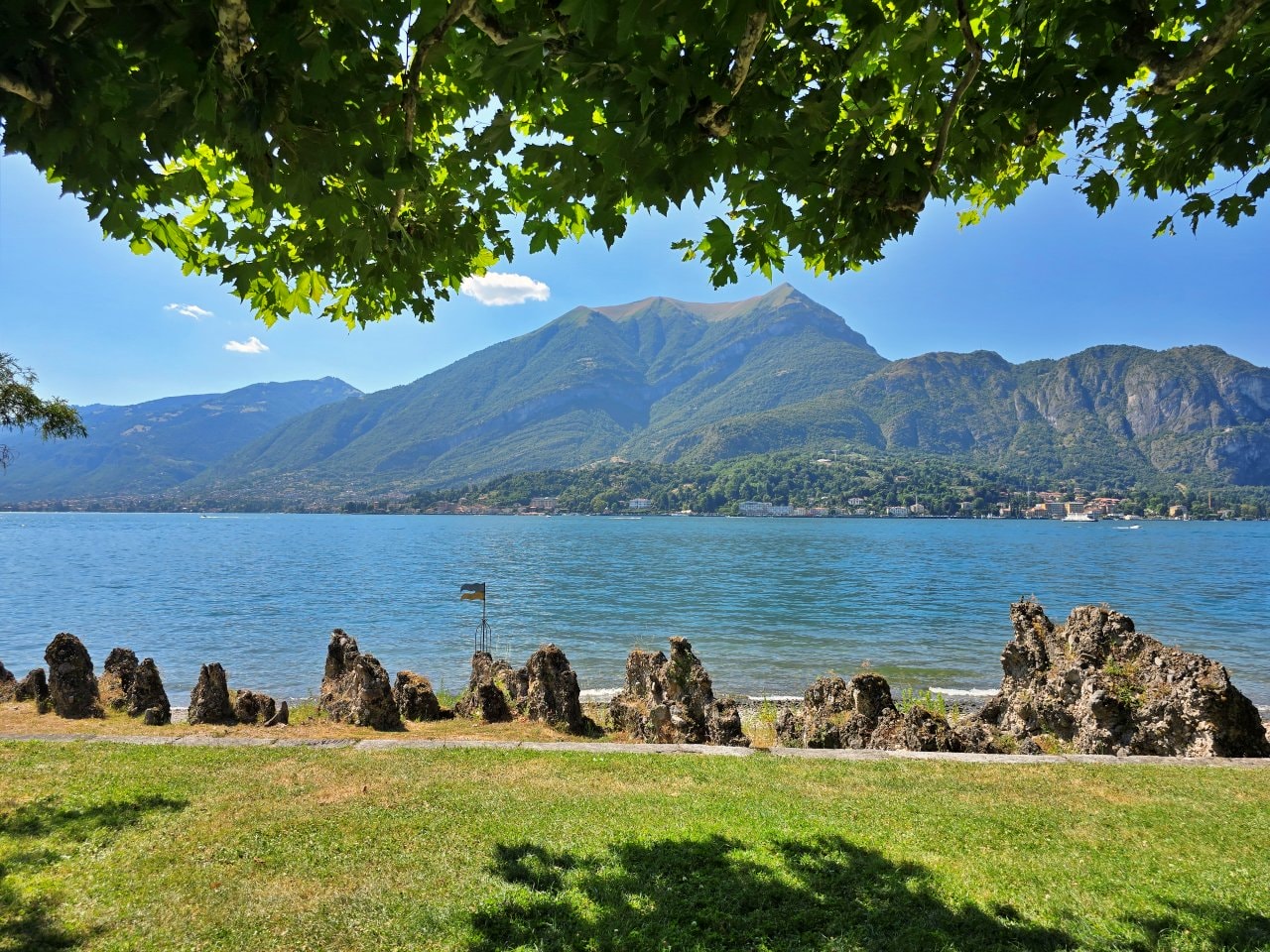 貝拉焦小鎮 Bellagio 梅爾齊別墅花園 Giardini di Villa Melzi。科莫湖畔最美貴族花園,驚豔優雅植物園與摩爾風格小亭 - 第8張圖 貝拉焦小鎮 Bellagio 梅爾齊別墅花園 Giardini di Villa Melzi。科莫湖畔最美貴族花園,驚豔優雅植物園與摩爾風格小亭