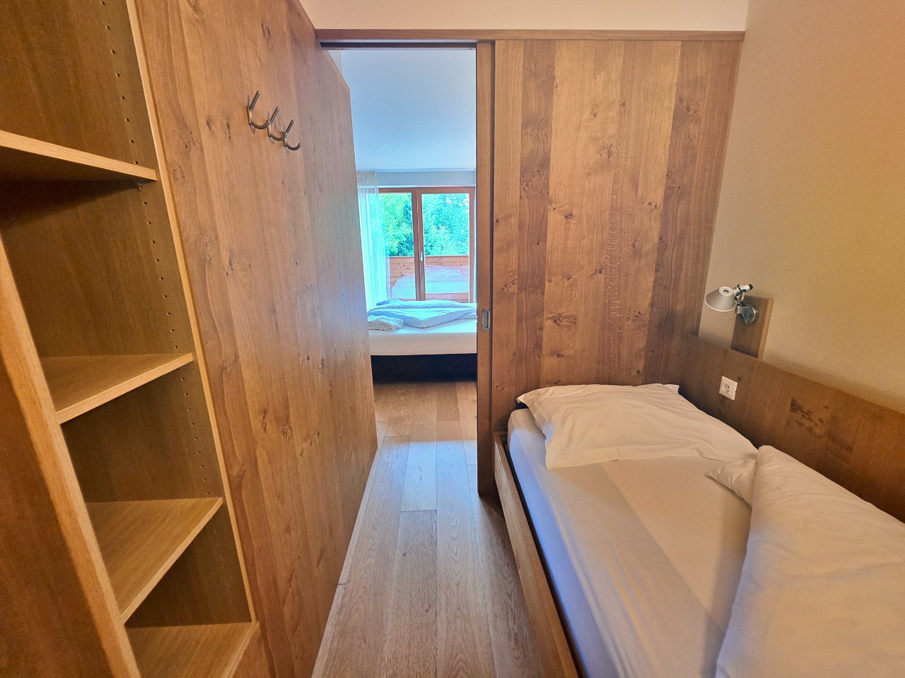 多洛米蒂住宿 Hotel Gasserhof 。溫暖的阿爾卑斯風格住宿，很適合家庭旅客，走路可到Plose滑雪場纜車站