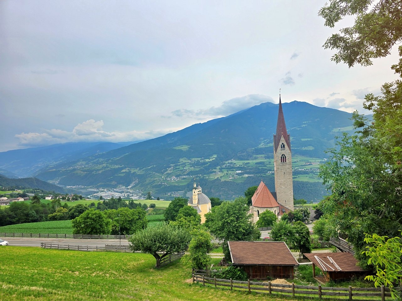 多洛米蒂住宿 Hotel Gasserhof 。溫暖的阿爾卑斯風格住宿，很適合家庭旅客，走路可到Plose滑雪場纜車站