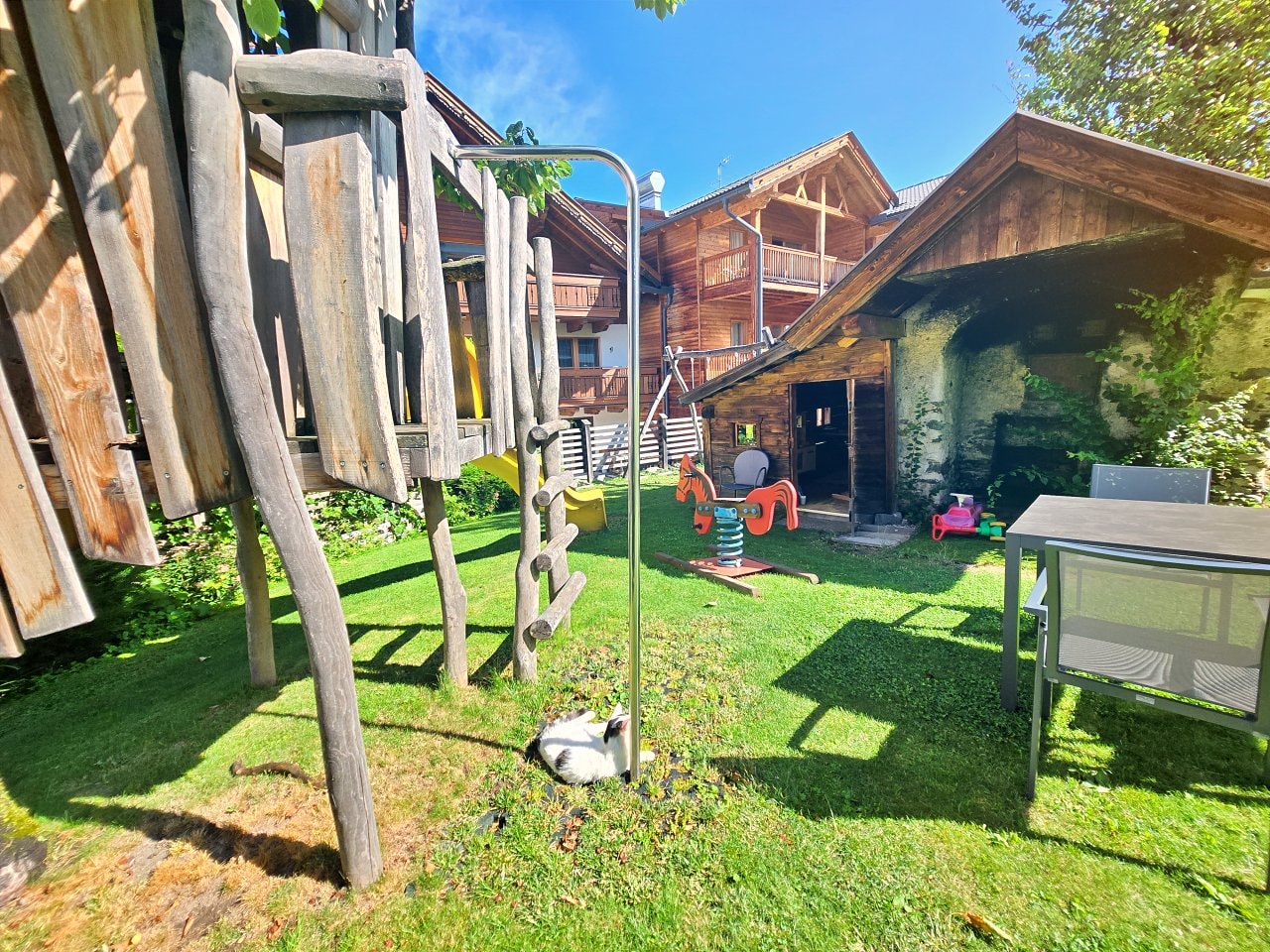 多洛米蒂住宿 Hotel Gasserhof 。溫暖的阿爾卑斯風格住宿，很適合家庭旅客，走路可到Plose滑雪場纜車站