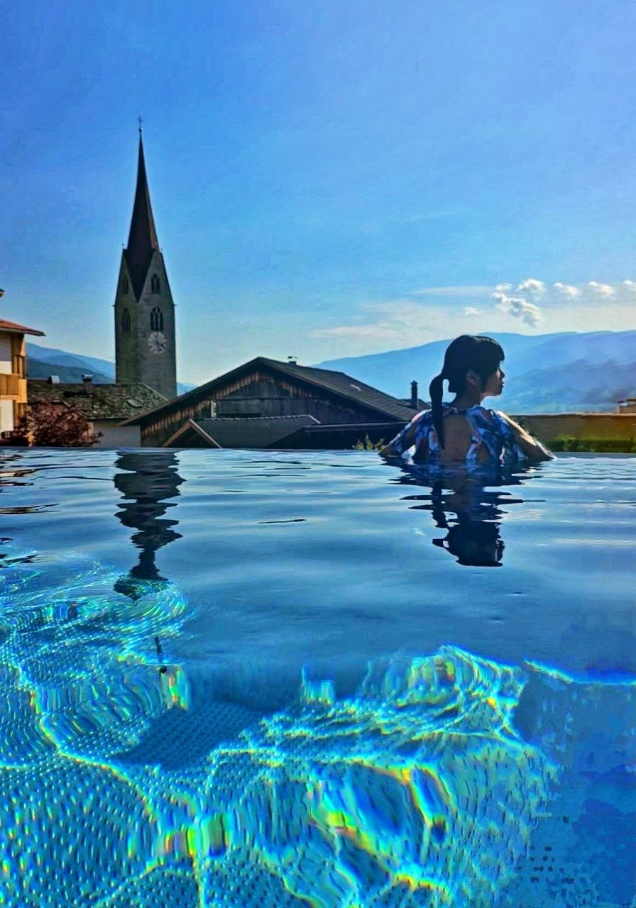 多洛米蒂住宿 Hotel Gasserhof 。溫暖的阿爾卑斯風格住宿，很適合家庭旅客，走路可到Plose滑雪場纜車站