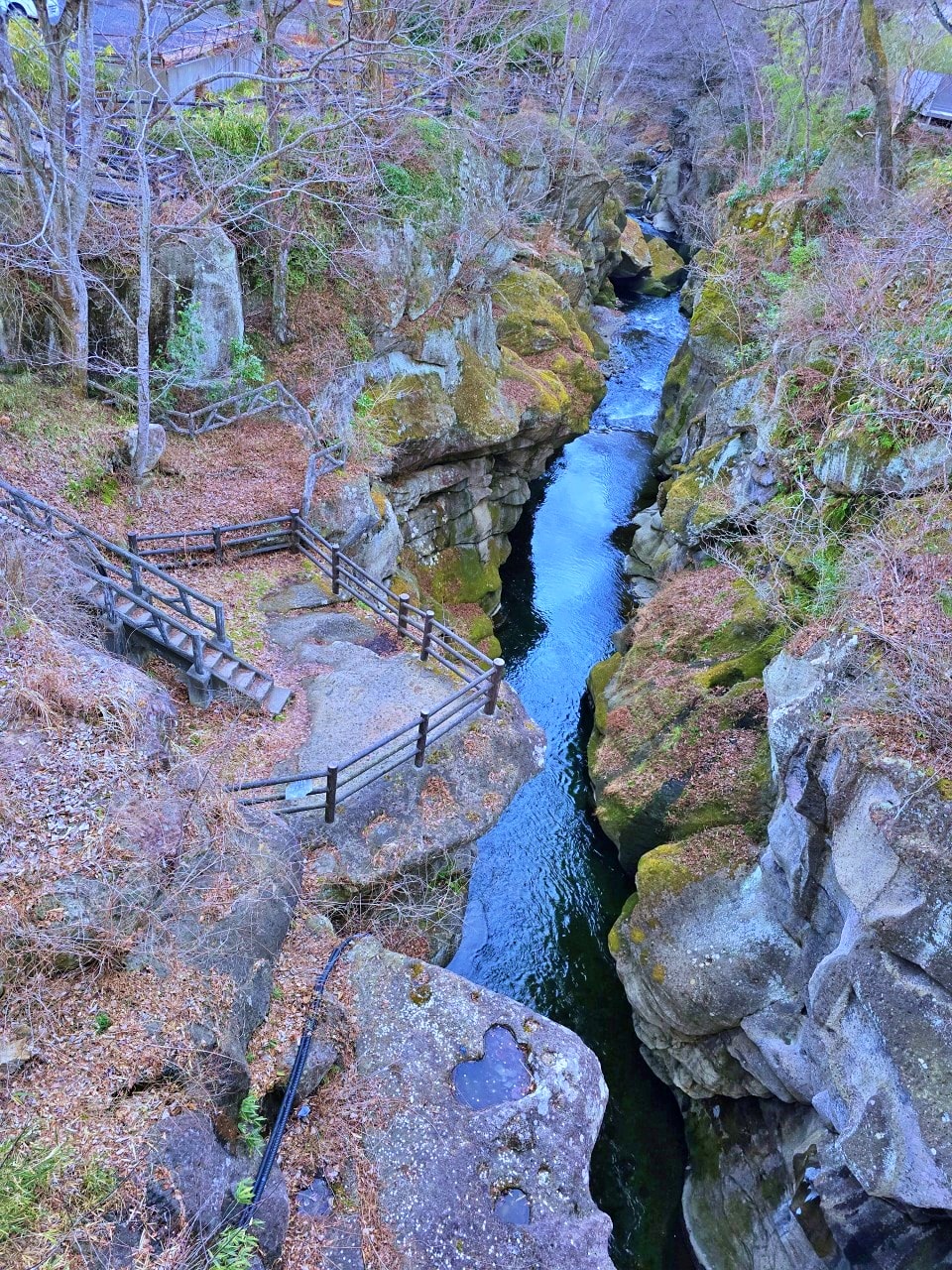 日本東北 秋保溫泉 磊磊峽。尋找戀人聖地的幸運愛心，欣賞名取川溪水與巨岩的溪谷散策