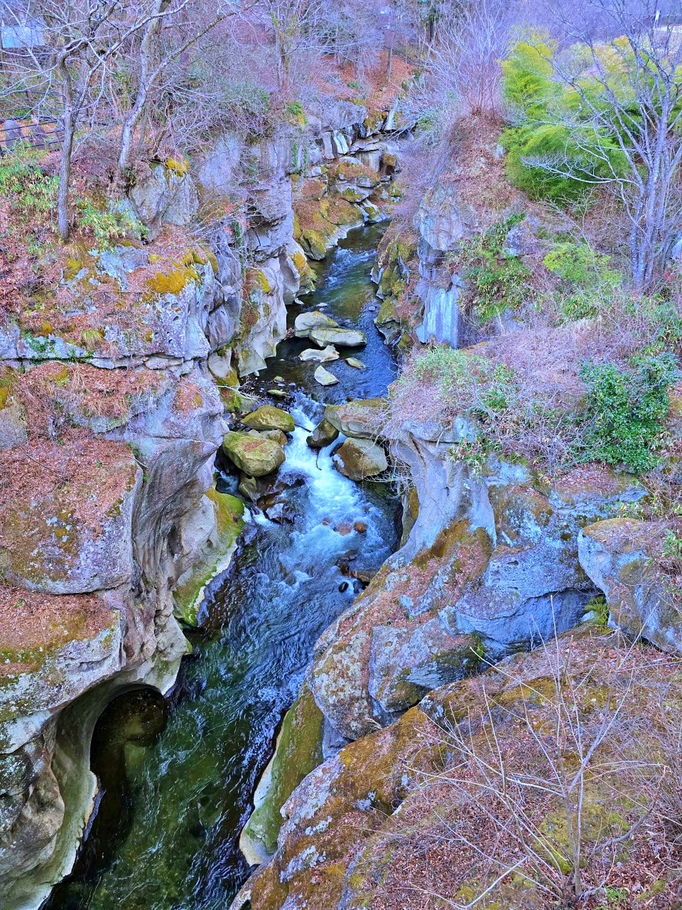 日本東北 秋保溫泉 磊磊峽。尋找戀人聖地的幸運愛心，欣賞名取川溪水與巨岩的溪谷散策