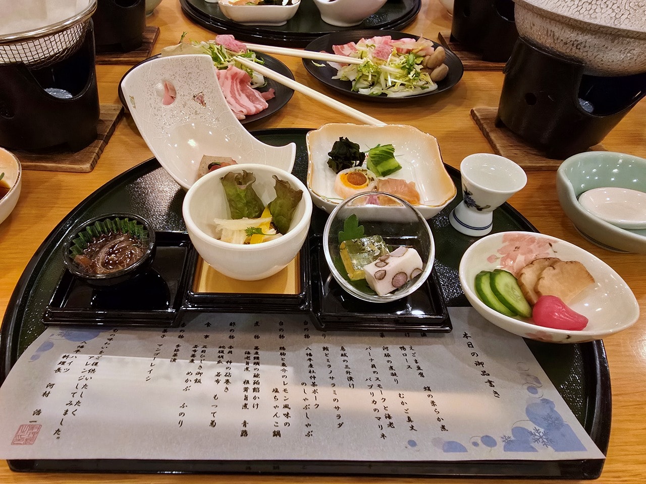 八幡平高地酒店。曾接待過天皇的傳統溫泉旅館，離八幡平全景滑雪場五分鐘車程。