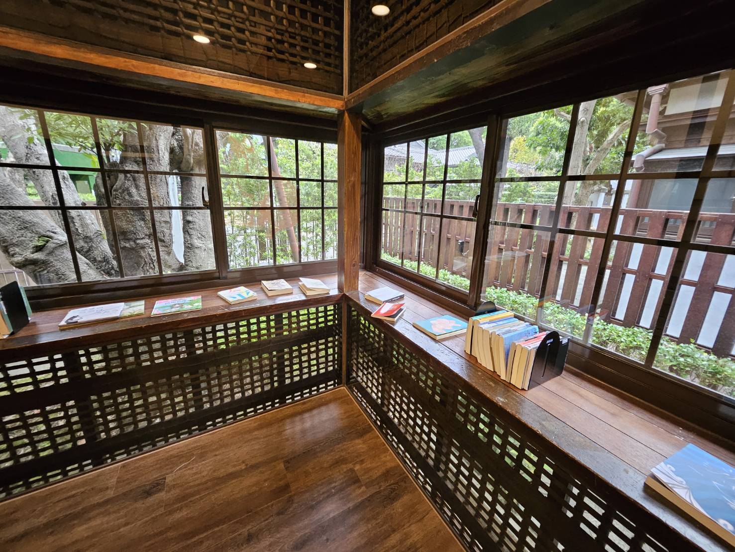 臺北市中正區 台灣文學基地: 台北最完整日式宿舍群，尋找台灣文學的靜謐時光
