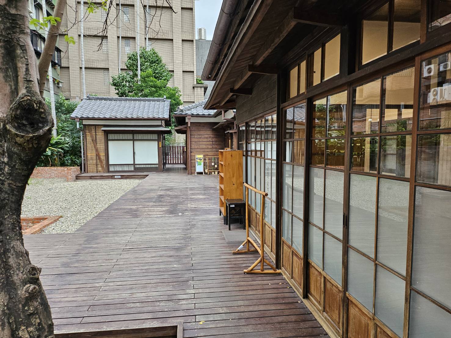 臺北市中正區 台灣文學基地: 台北最完整日式宿舍群，尋找台灣文學的靜謐時光