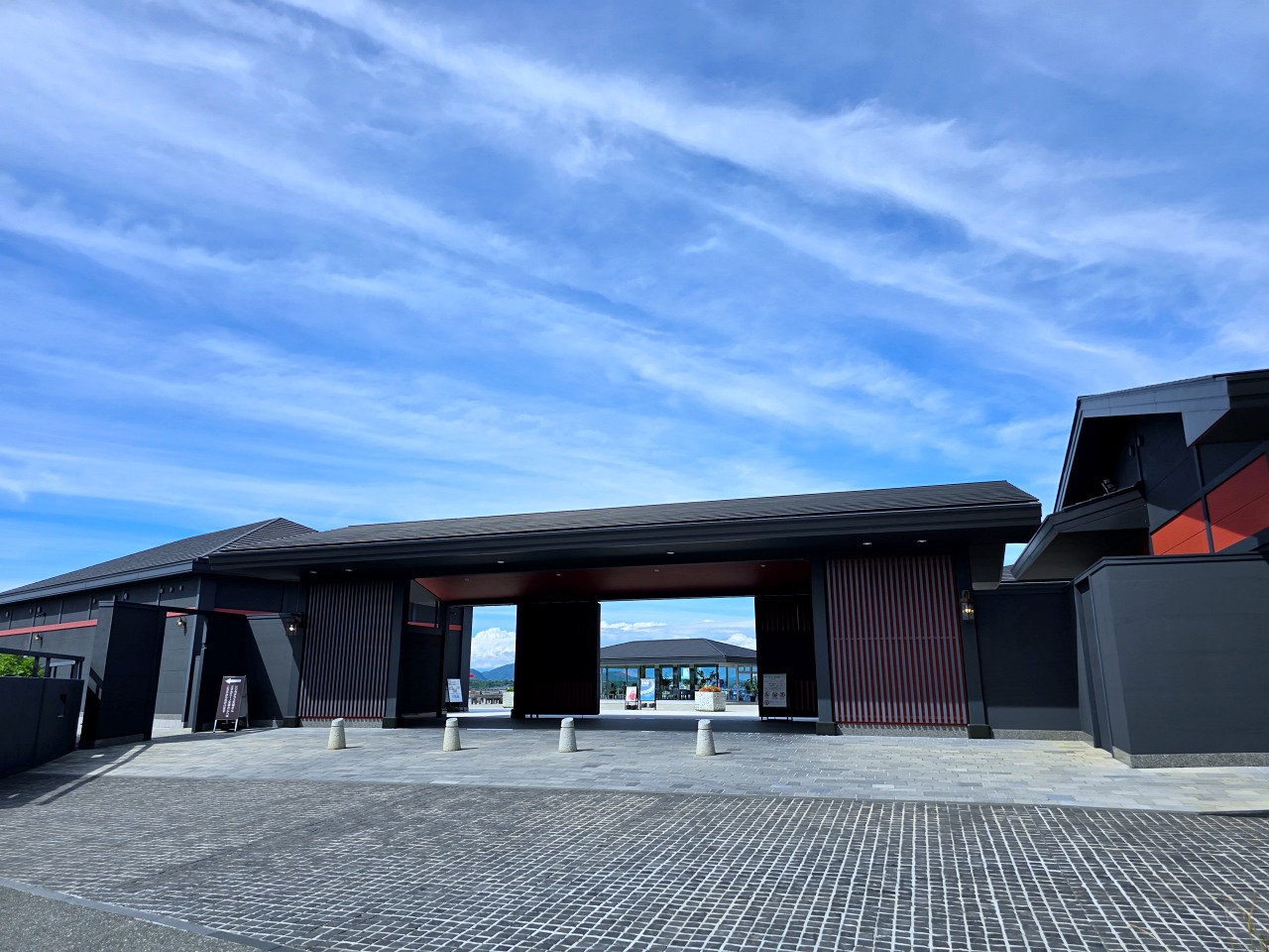 九州熊本 天草珍珠中心 & Wakuwaku 海中水族館 海洋甜甜圈。漂浮海上的圓形水族館、近距離和海豚互動