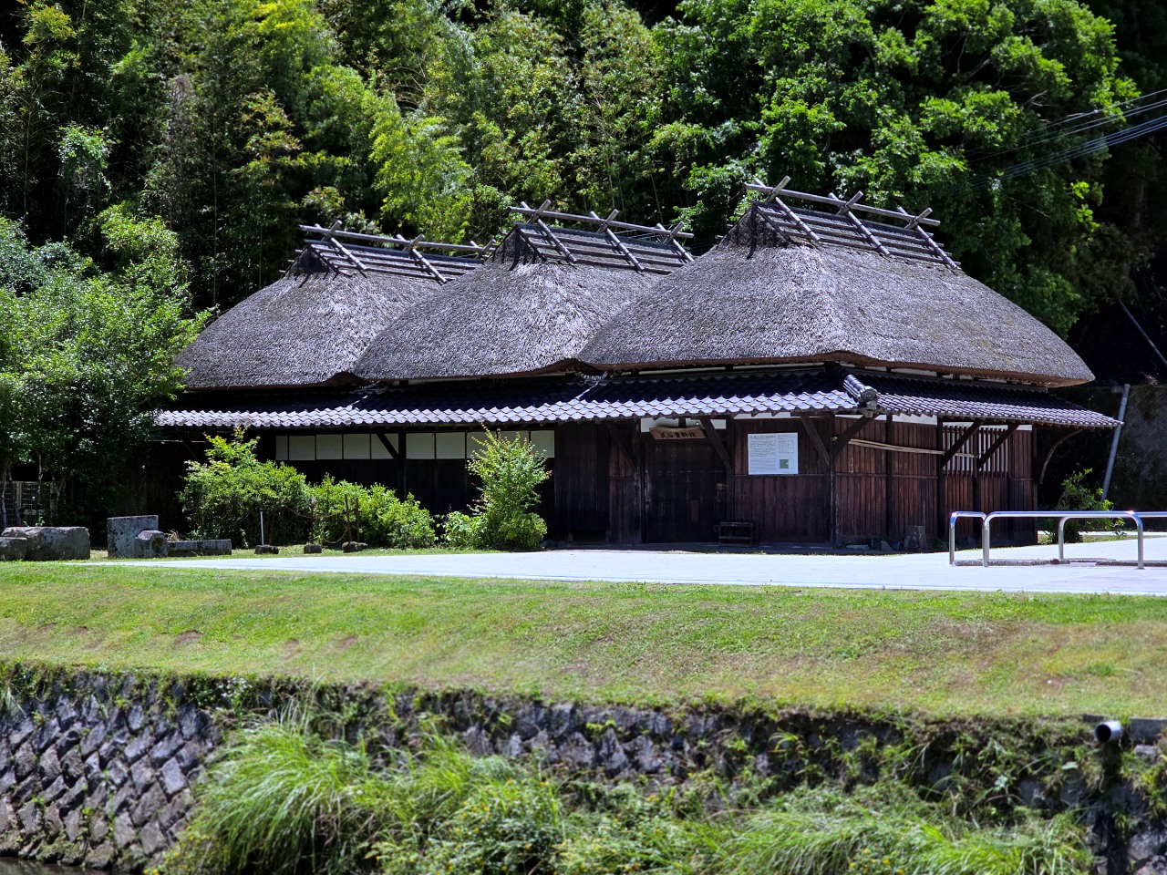 熊本縣山都町 通潤橋: 綠意溪谷中的彩虹之水， 時光倒流引水石橋與巨幅田園畫卷的邂逅